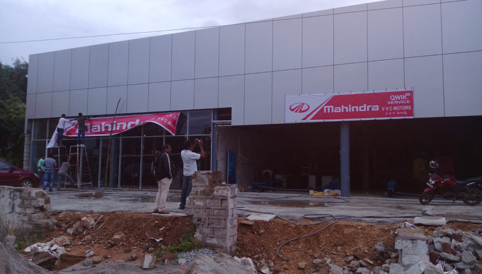 Mahindra Automobile Service Showroom